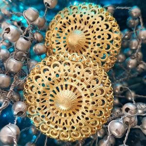 VTG gold color filigree earrings